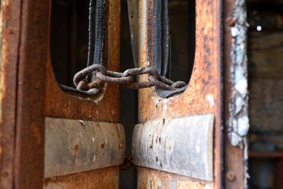 Lock doorway closed