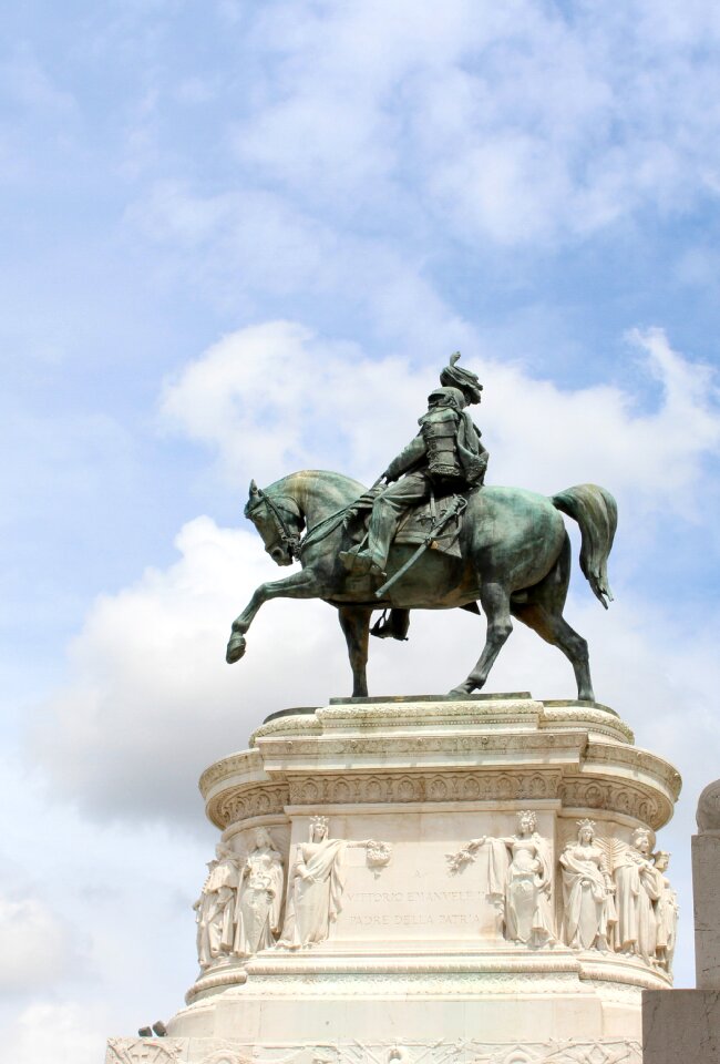 Statue rider horse