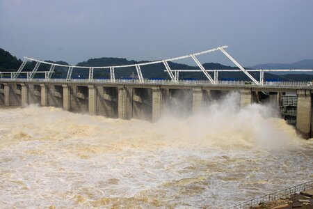 Eight per dam stocked han river water