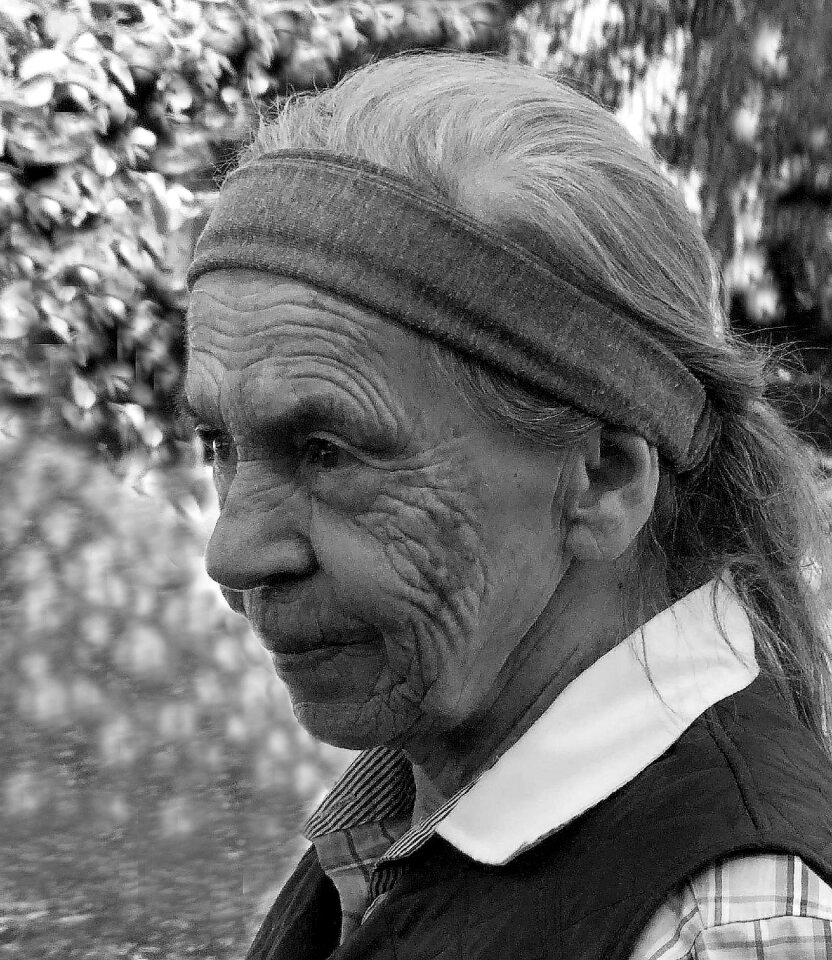 Old people's home woman old