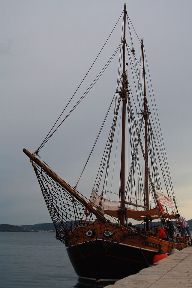 Tradition sea sailing