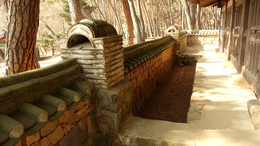 Stone wall hanok roof tile