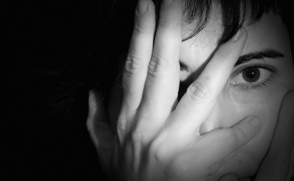 Eyes girl fingers