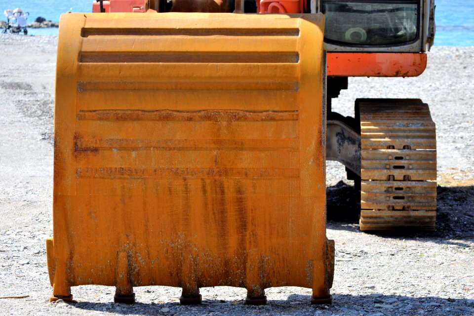 Works construction shovel