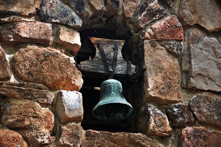 Metal vibration stone wall