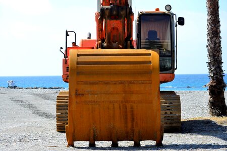 Works construction shovel