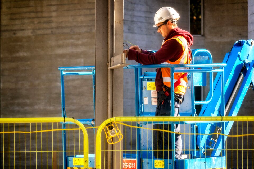 Work electricity cherry picker