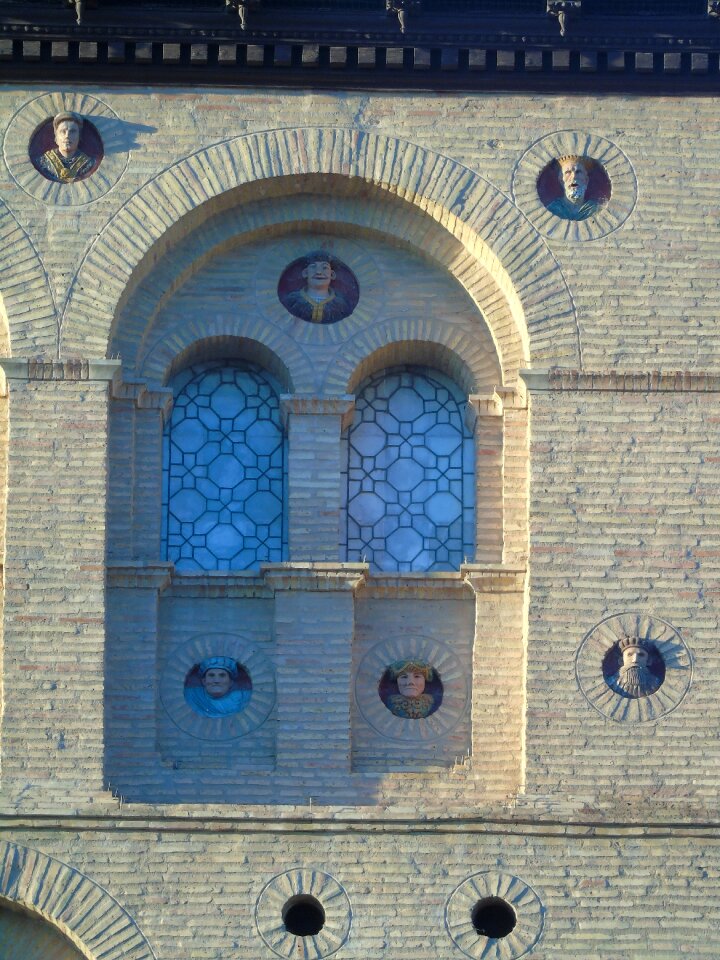 Monument saragossa window