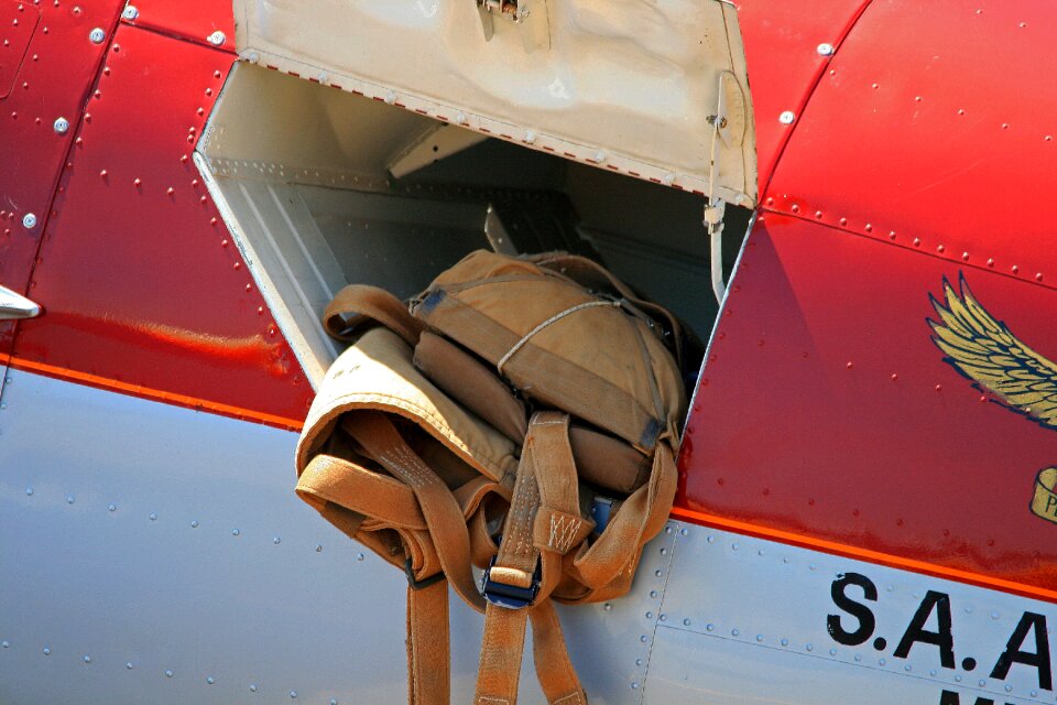 Trainer parachutes parachute stash