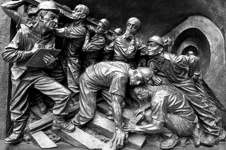 Stone sculpture black and white