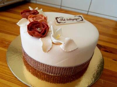 Cake anniversary flower
