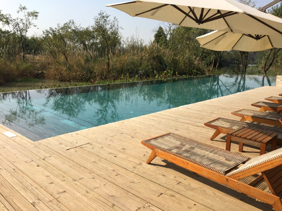 Hotel swimming pool bed and breakfast