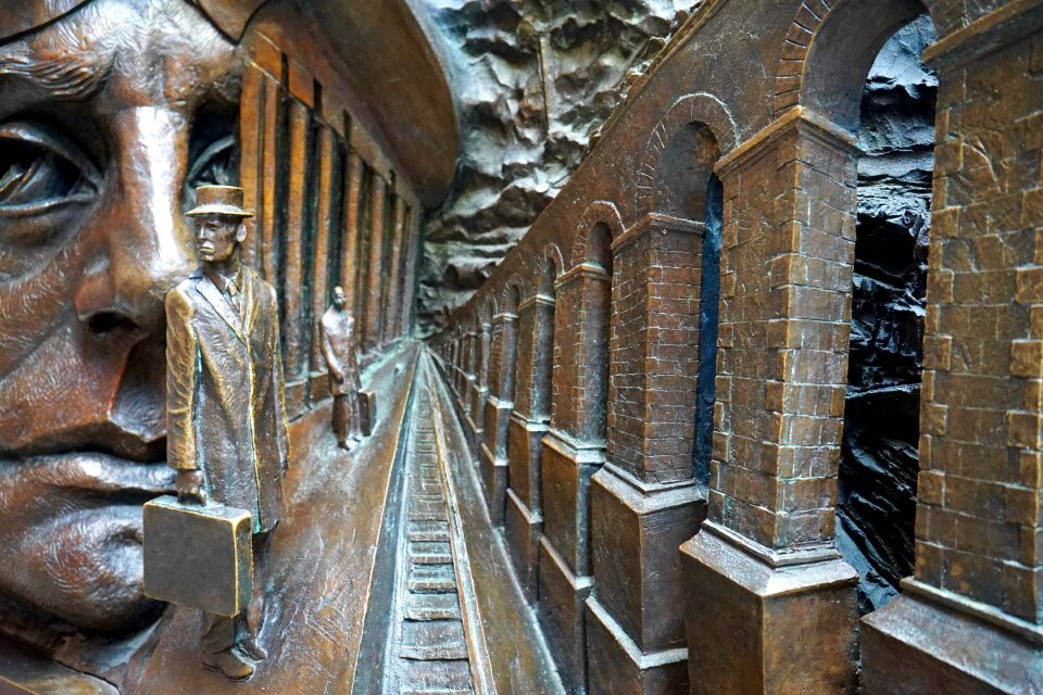 Travel stone artist
