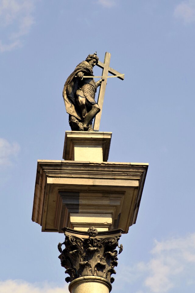 Sculpture monument tall