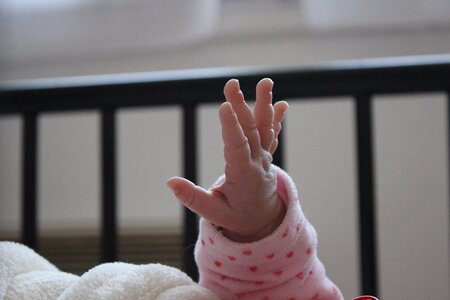 Main bébé baby's hand france photo