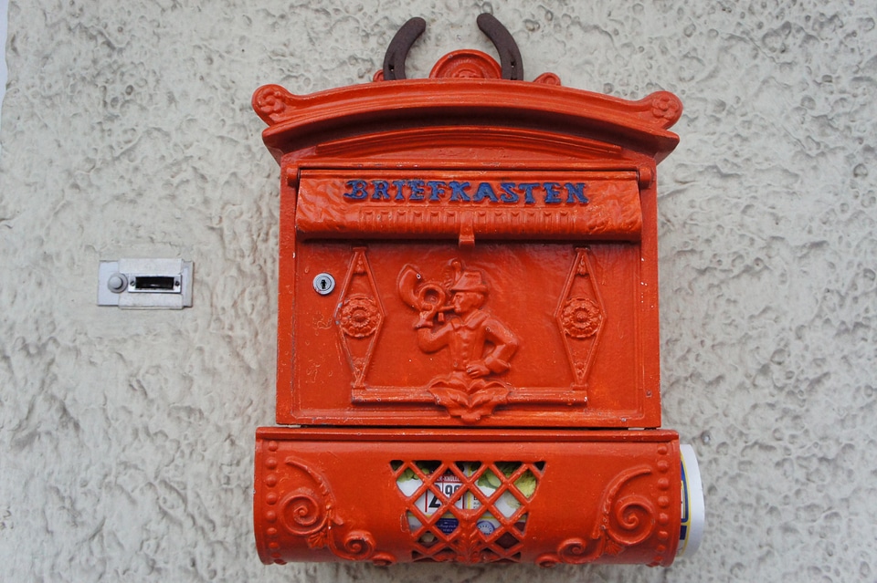 Metal post house entrance