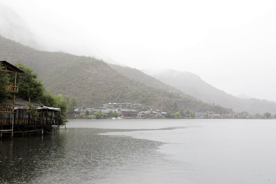 Rain lugu lake empty mont
