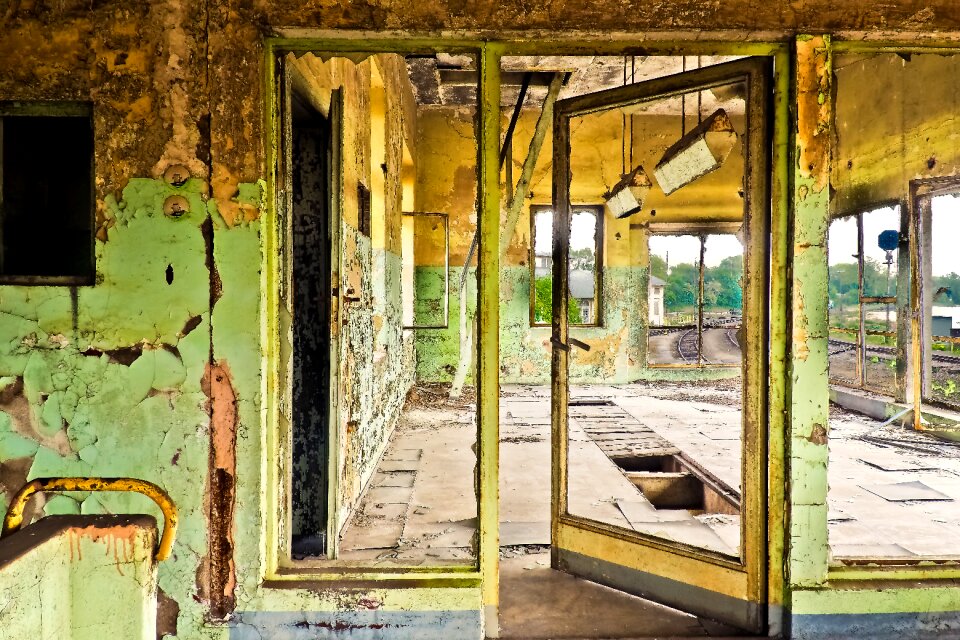 Door handle ruin abandoned