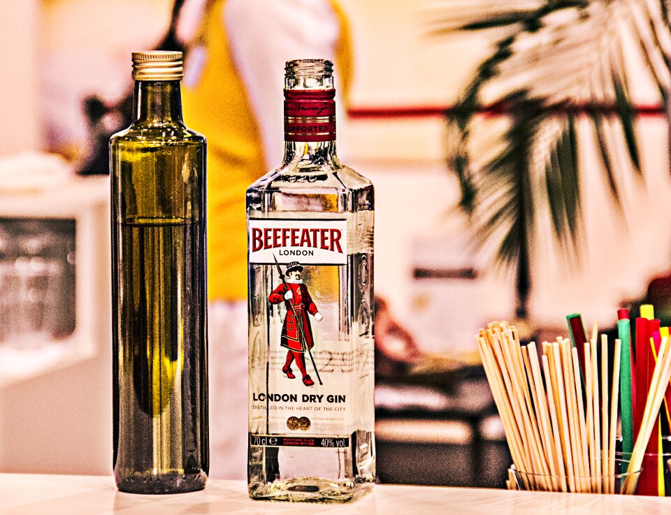 Bottle bar conjunction