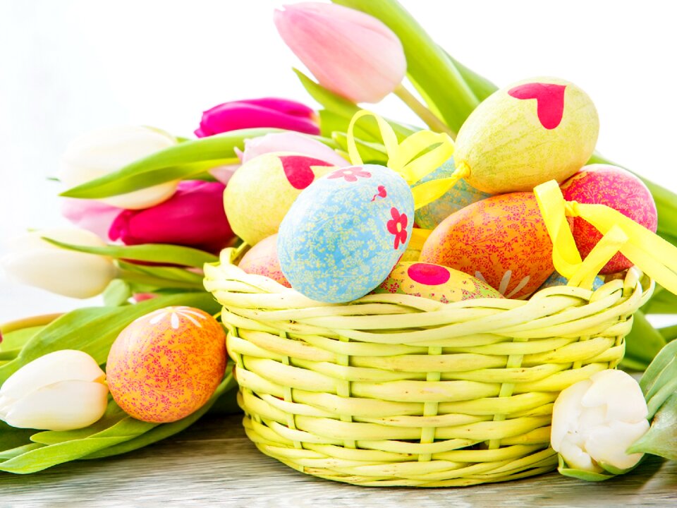 Basket easter eggs