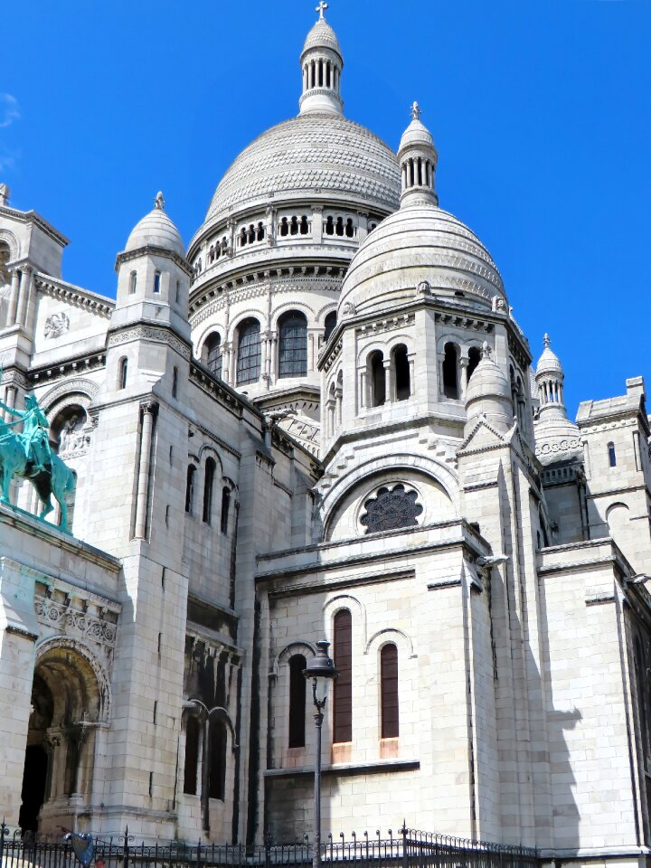 Basilica montmartre monument