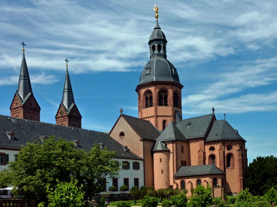 Monastery garden einhard basilica klosterhof