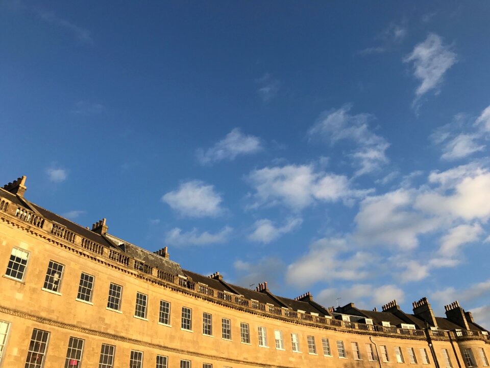 Crescent bath architecture