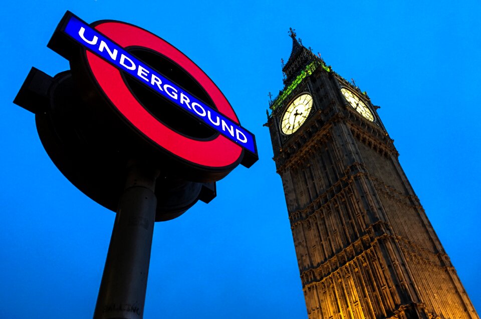 United kingdom famous square signals