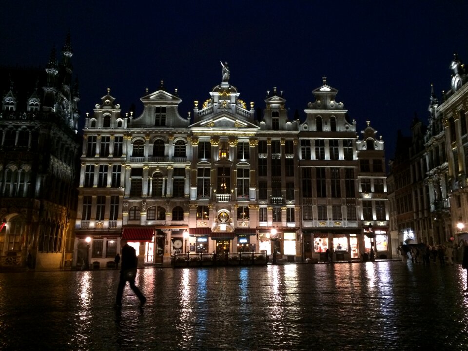 Buxelas grand-place rainy night