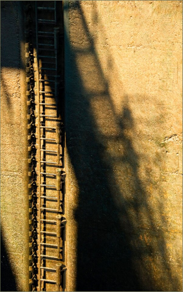 Lock scale shadow