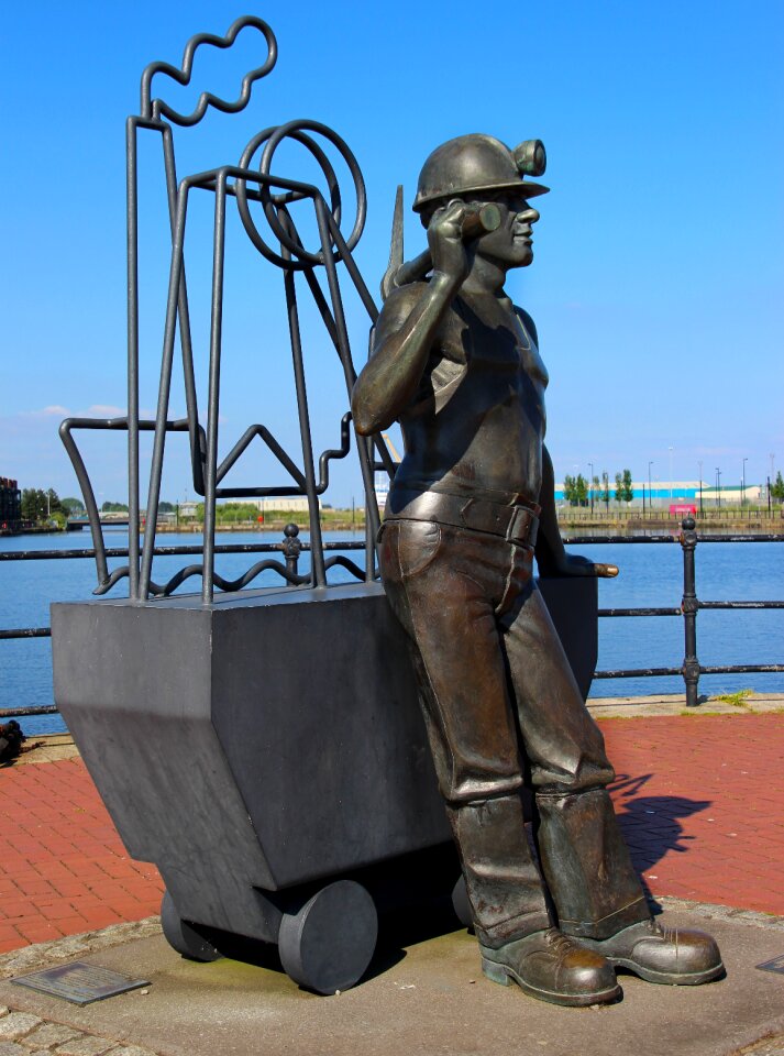Figure statue monument
