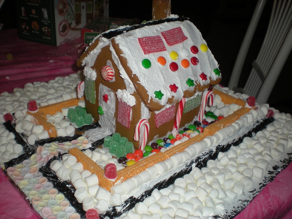 Decoration decorating with graham crackers candies