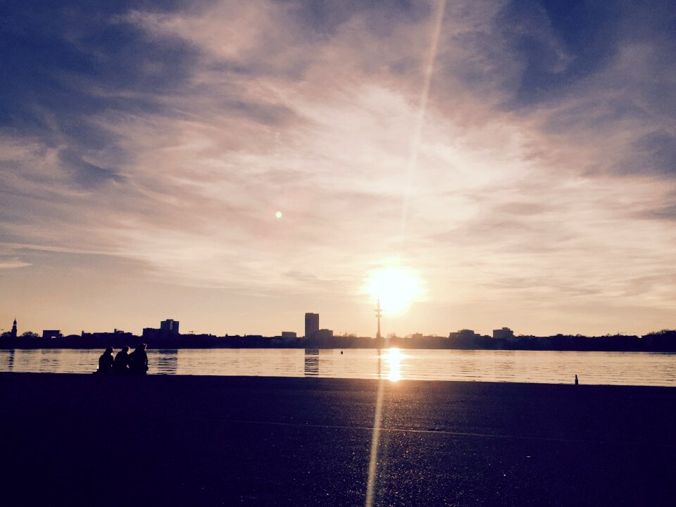 Hamburg alster sun down speed