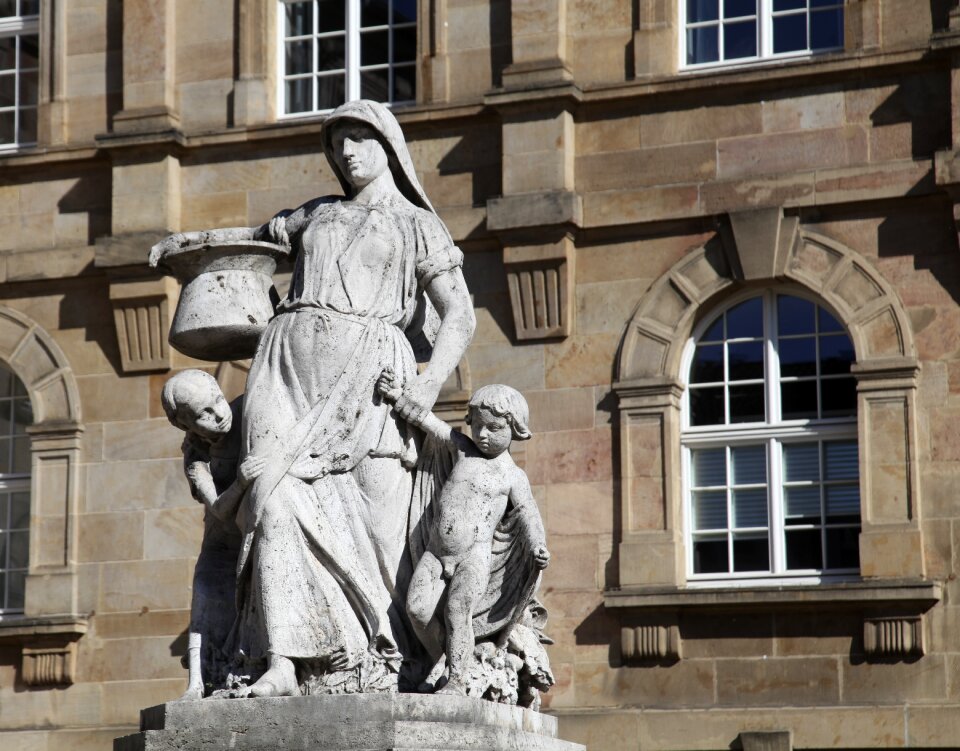 Fountain city monument