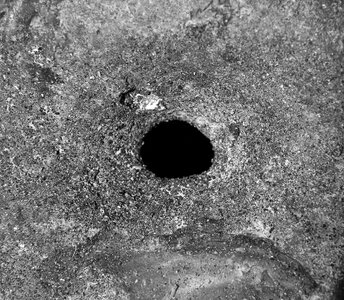 Background stone hole