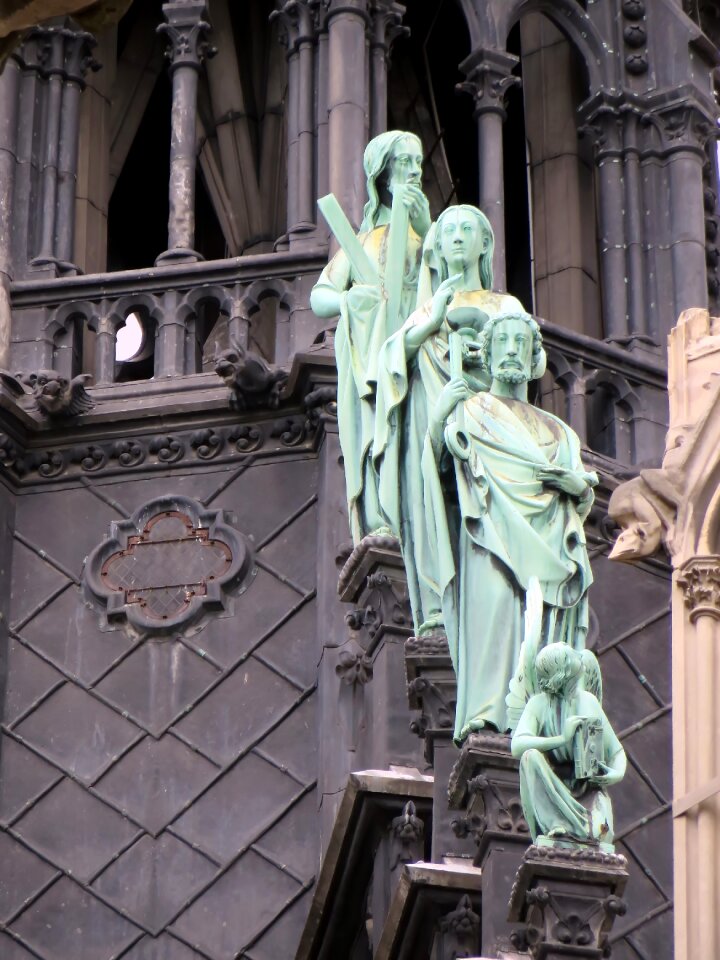 Apostles bronze statues