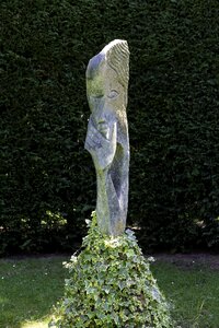 Sculptor lameck bonjisi ivy grass photo
