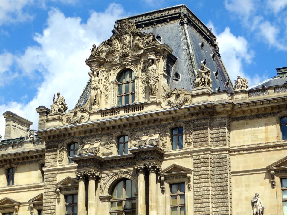 Statues pavilion museum