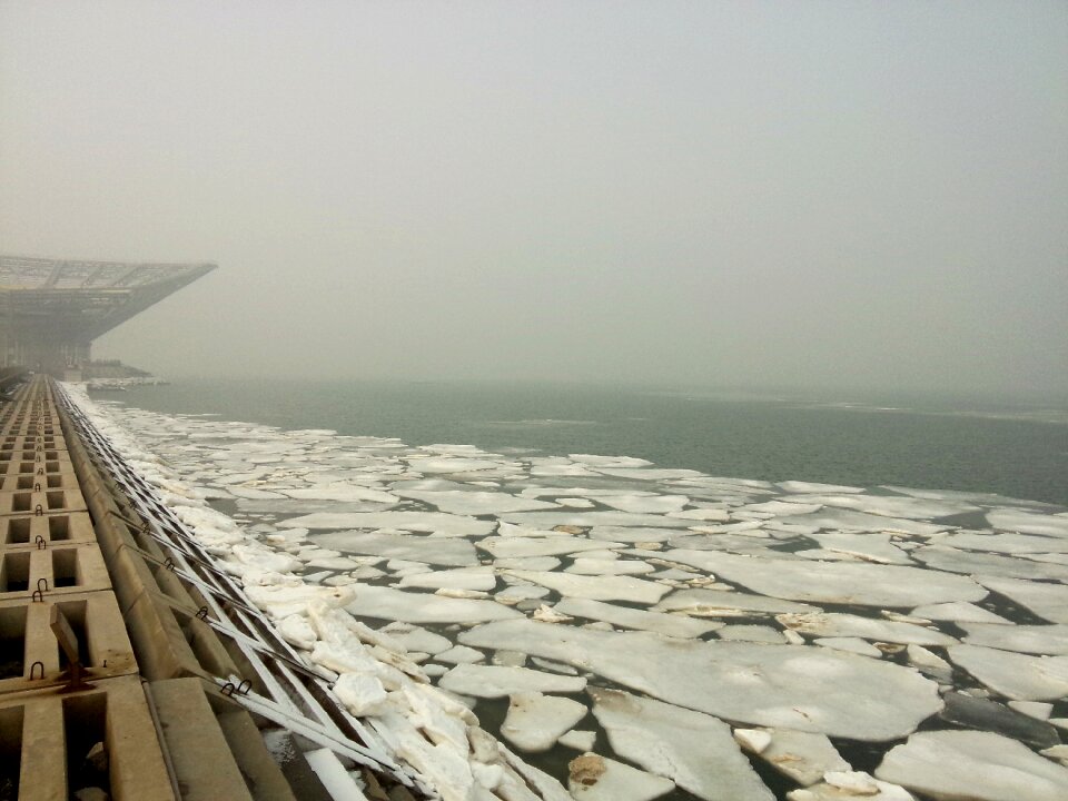 Sea icing snow and ice