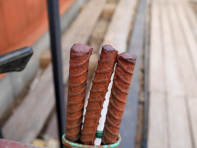 Installation frame construction thick wire