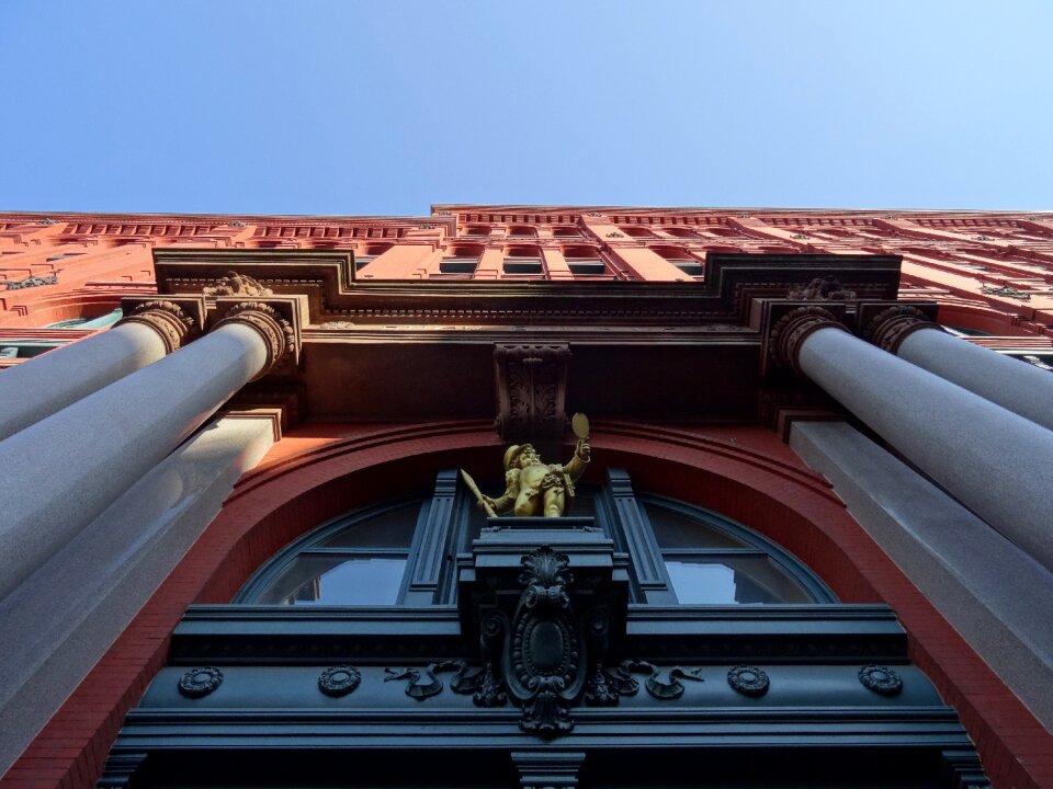 New york building puck
