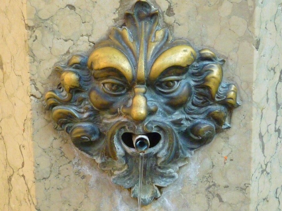 Brass fontana piazza