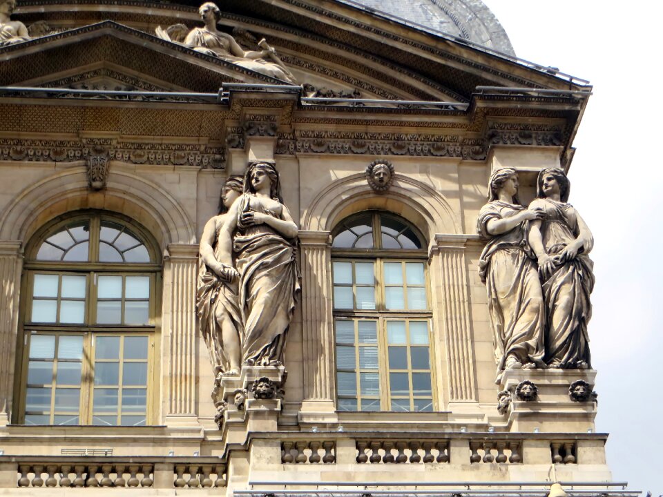 Statues pavilion museum