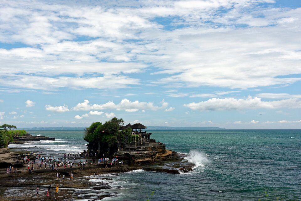 Bali tanah lot the sea