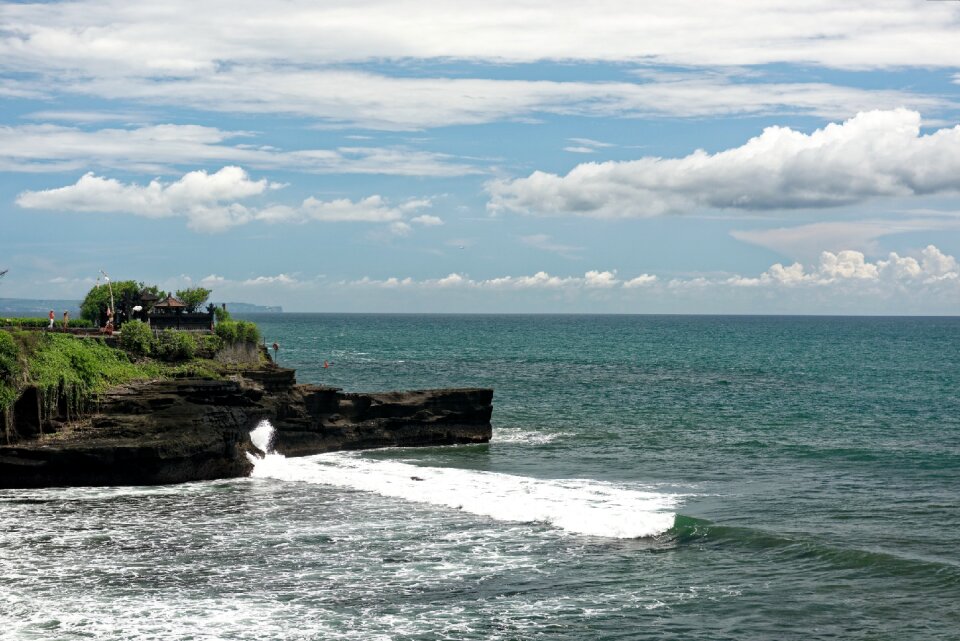 Bali tanah lot the sea