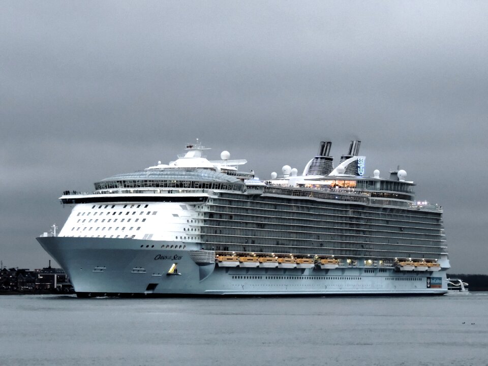 Cruise ship holiday cruise new waterway