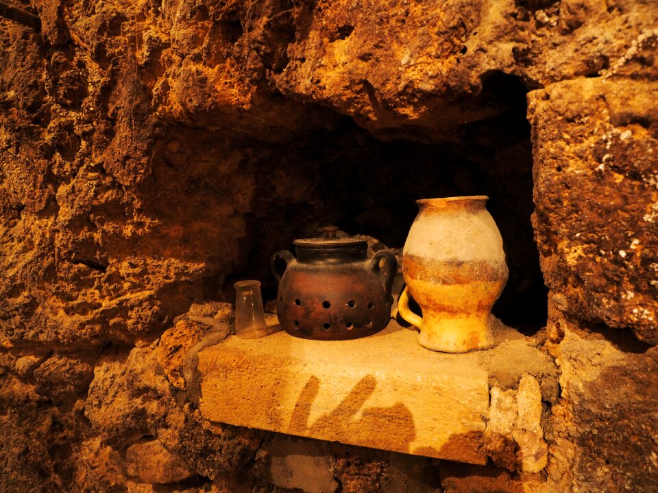 Cave crock bowl old