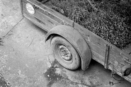 Old wagon locomotion