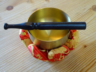Bowl golden singing bowl