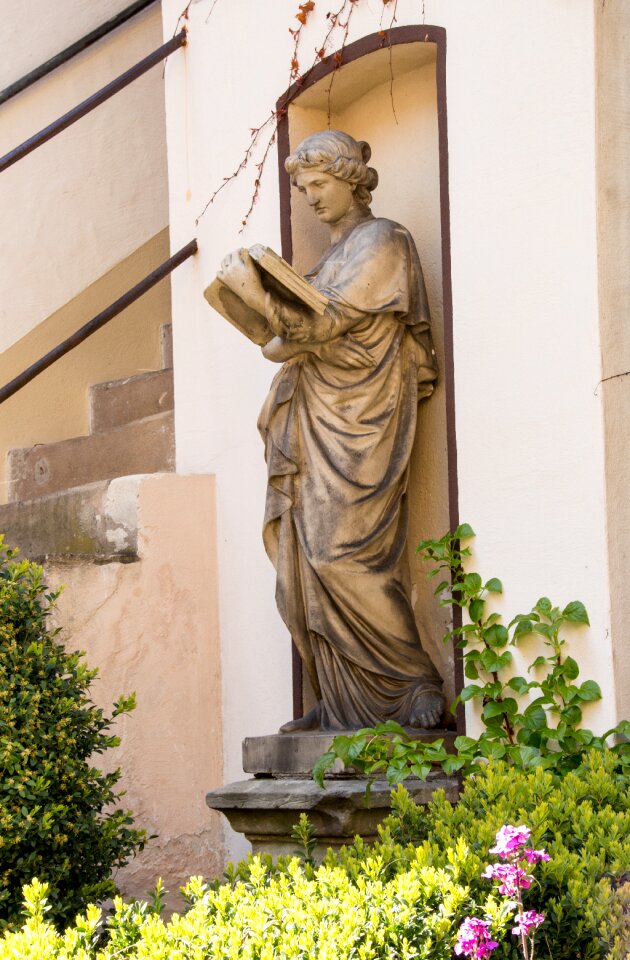 Figure art statue
